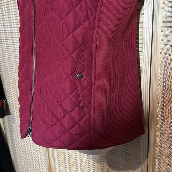 J. Jill Burgundy Red Zip Front Heavy Quilted Puffer Vest Button Pockets Medium - Picture 5 of 16